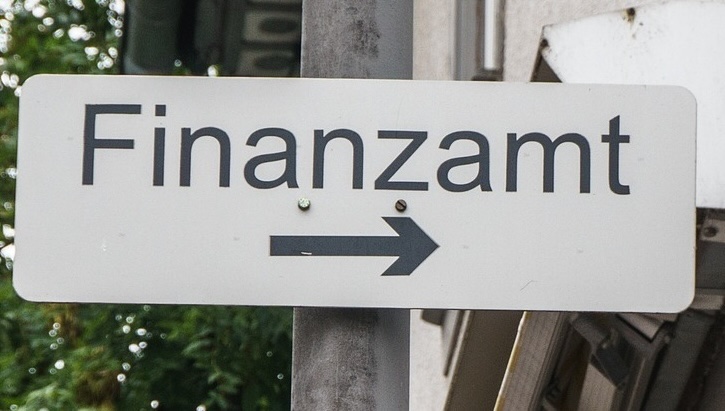 Schild vom Finanzamt
