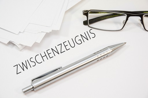 Qualifiziertes und einfaches Zwischenzeugnis - Unterschied